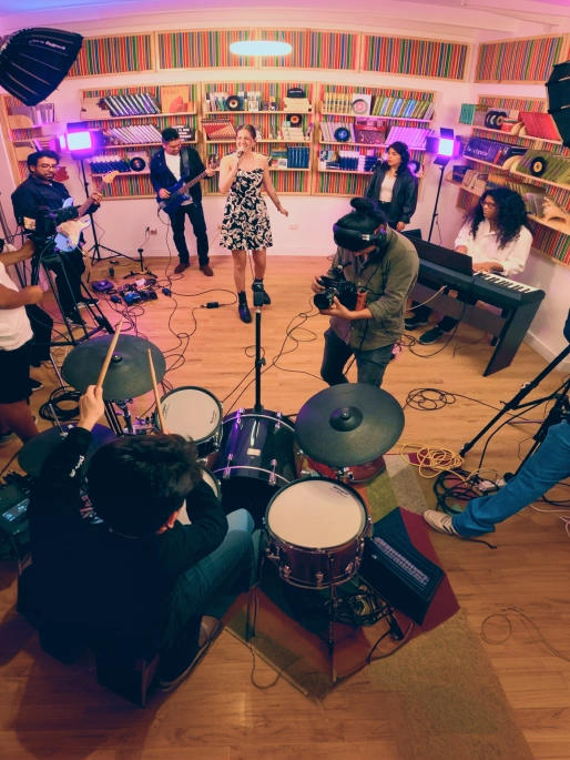 Sesión de grabación musical en el estudio de Pollera